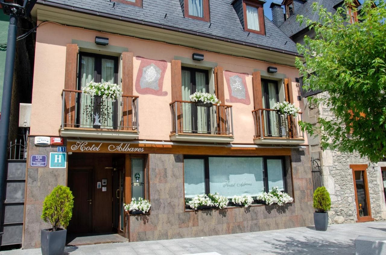 Hotel Albares